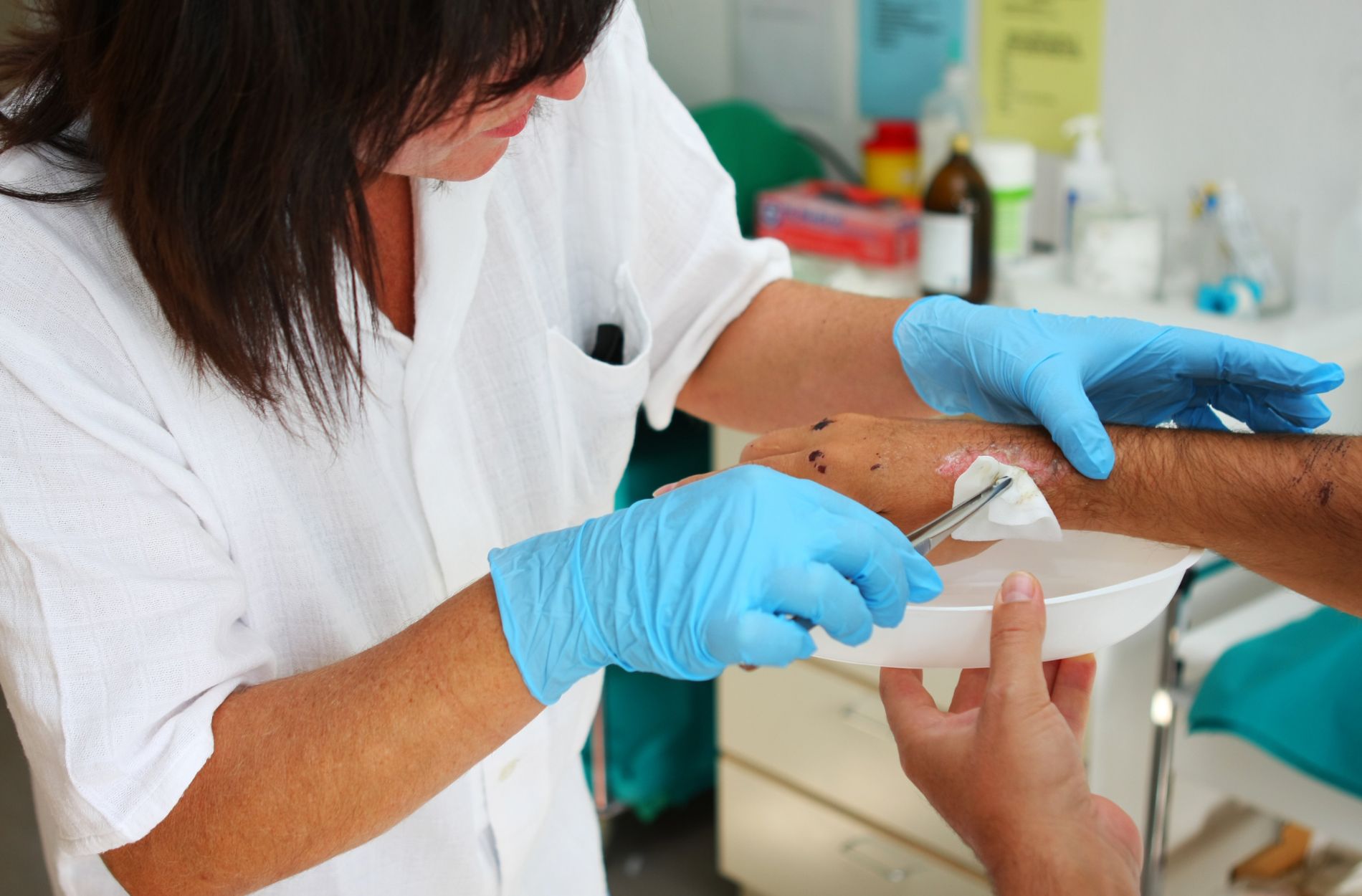 How Professional Wound Cleaning Speeds Up Recovery